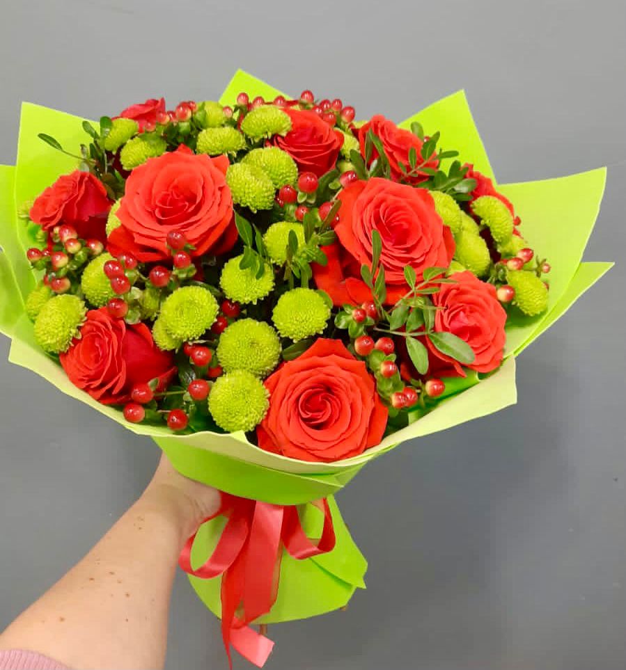 Букет цветов из: Хризантемы и Розы в Гурзуфе Республика Крым