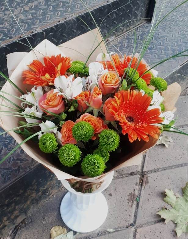 Букет цветов из: Герберы, Хризантемы, Альстромерии и Розы в Гурзуфе Республика Крым