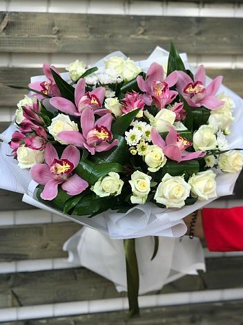Букет цветов из: Розы и Хризантемы в Гурзуфе Республика Крым