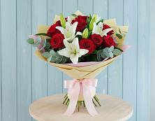 Букет цветов из:  Лилии и Розы в Гурзуфе Республика Крым