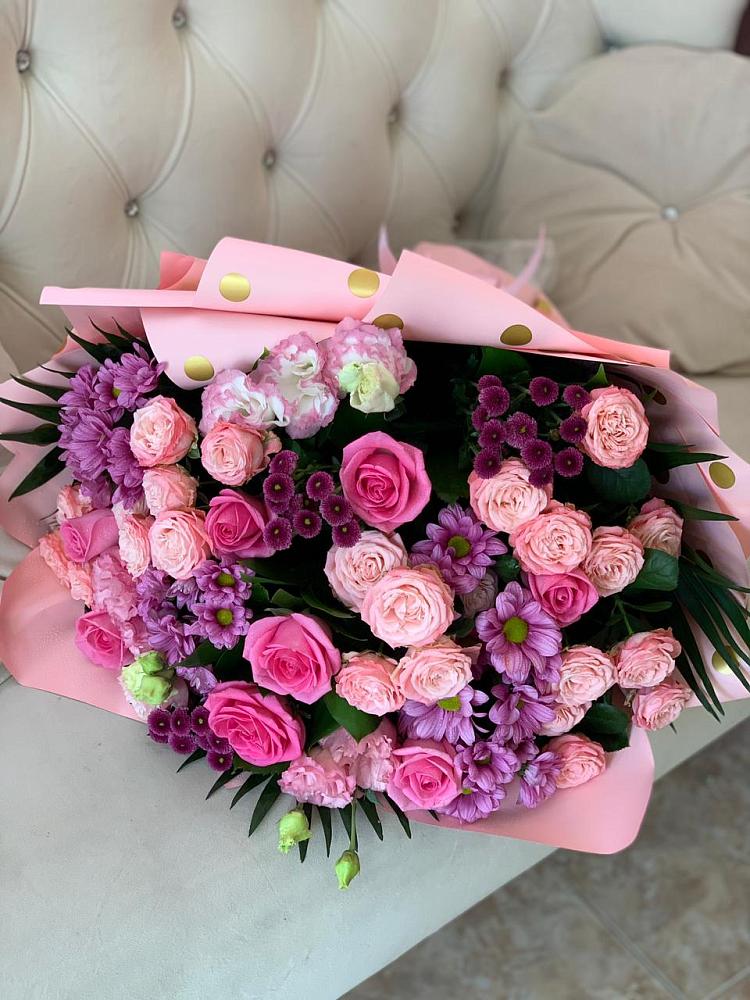 Букет цветов из: Хризантемы, Розы и Лизиантусы в Гурзуфе Республика Крым