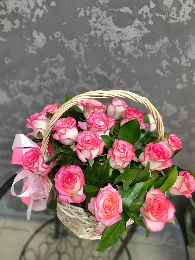 Цветочная композиция из Розы в корзине в Гурзуфе Республика Крым
