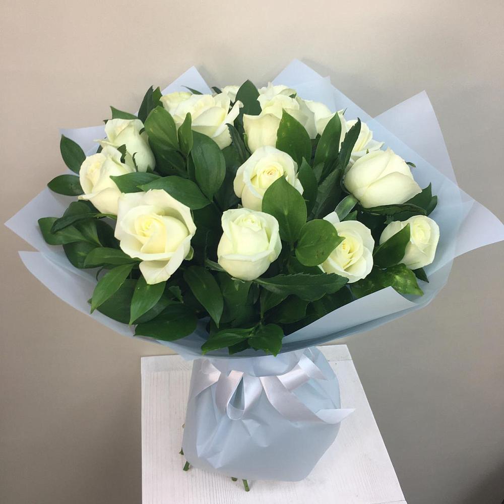 Букет 15 Белых роз Проуд в Гурзуфе Республика Крым