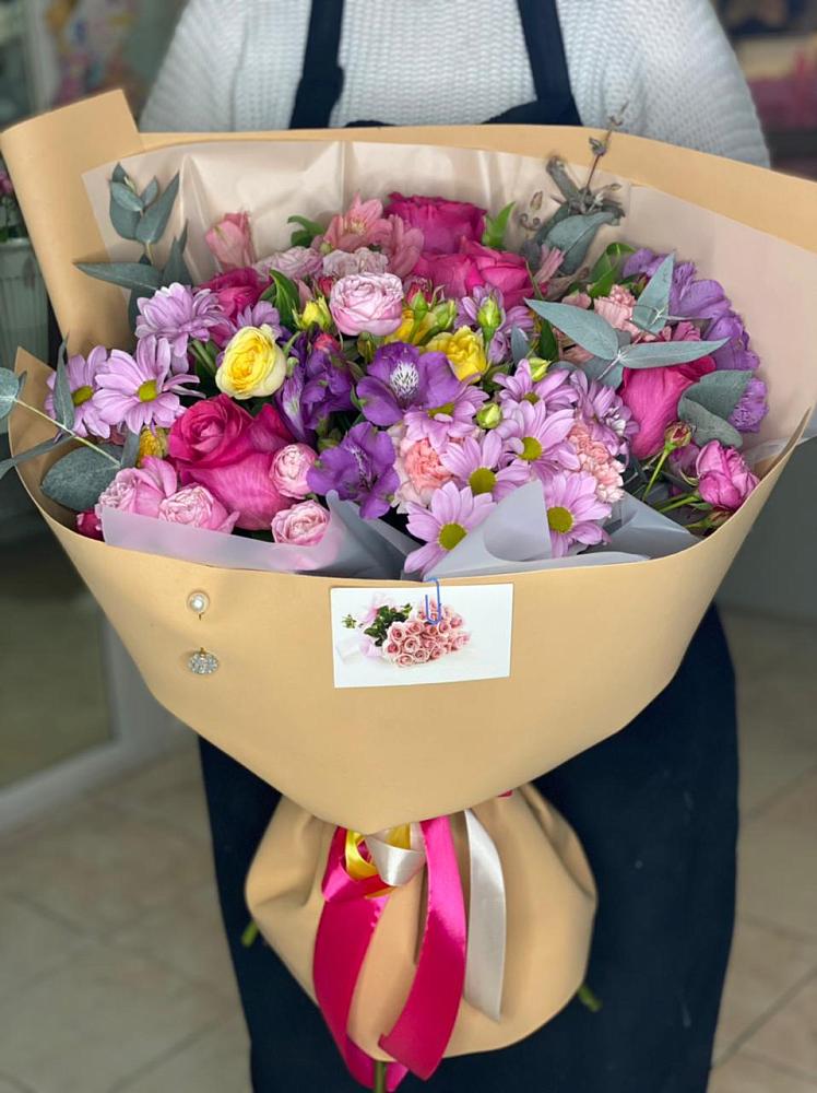 Букет цветов из: Хризантемы, Гвоздики и Альстромерии в Гурзуфе Республика Крым