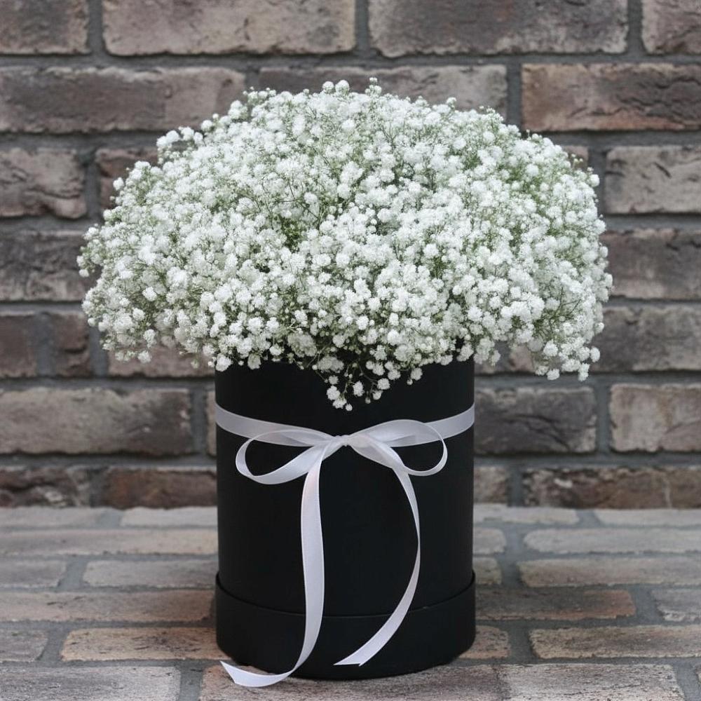 Цветочная композиция из Гипсофила в шляпной коробке в Гурзуфе Республика Крым