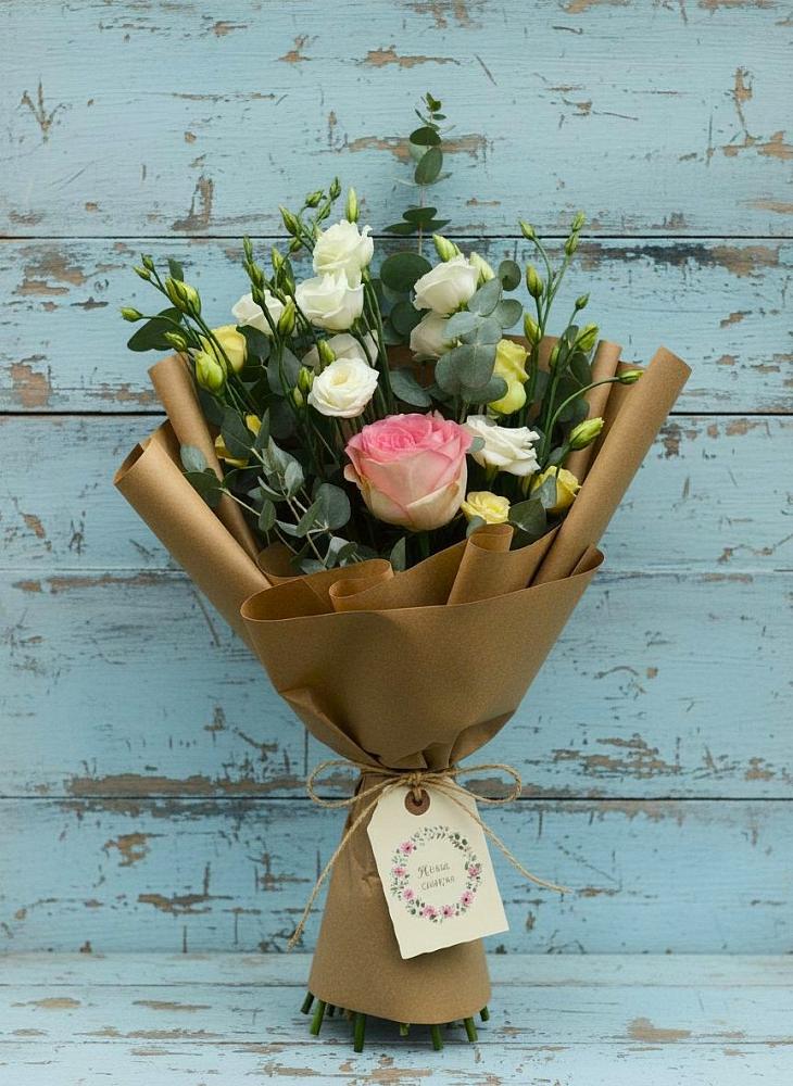 Букет цветов из: Розы и Лизиантусы в Гурзуфе Республика Крым