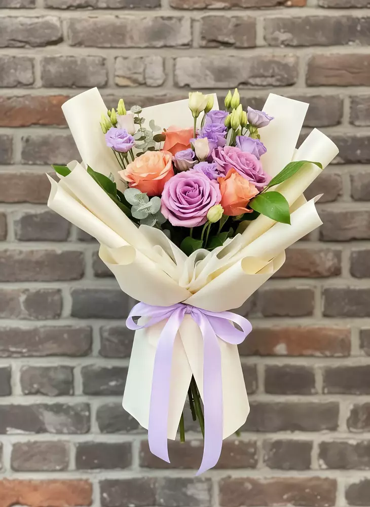 Букет цветов из: Лизиантусы и Розы в Гурзуфе Республика Крым