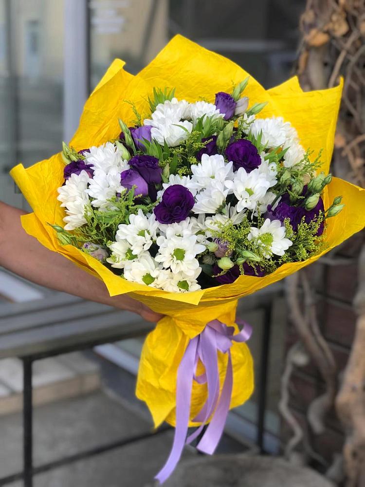 Букет цветов из: Ирисы, Хризантемы и Ромашки в Гурзуфе Республика Крым