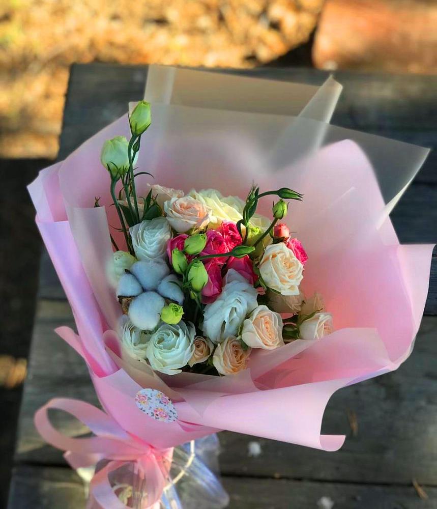 Букет цветов из: Розы и Лизиантусы в Гурзуфе Республика Крым