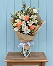 Букет цветов из:  Альстромерии, Лизиантусы, Розы и Хризантемы в Гурзуфе Республика Крым