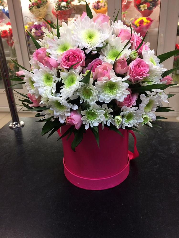 Цветочная композиция из Розы и Хризантемы в шляпной коробке в Гурзуфе Республика Крым