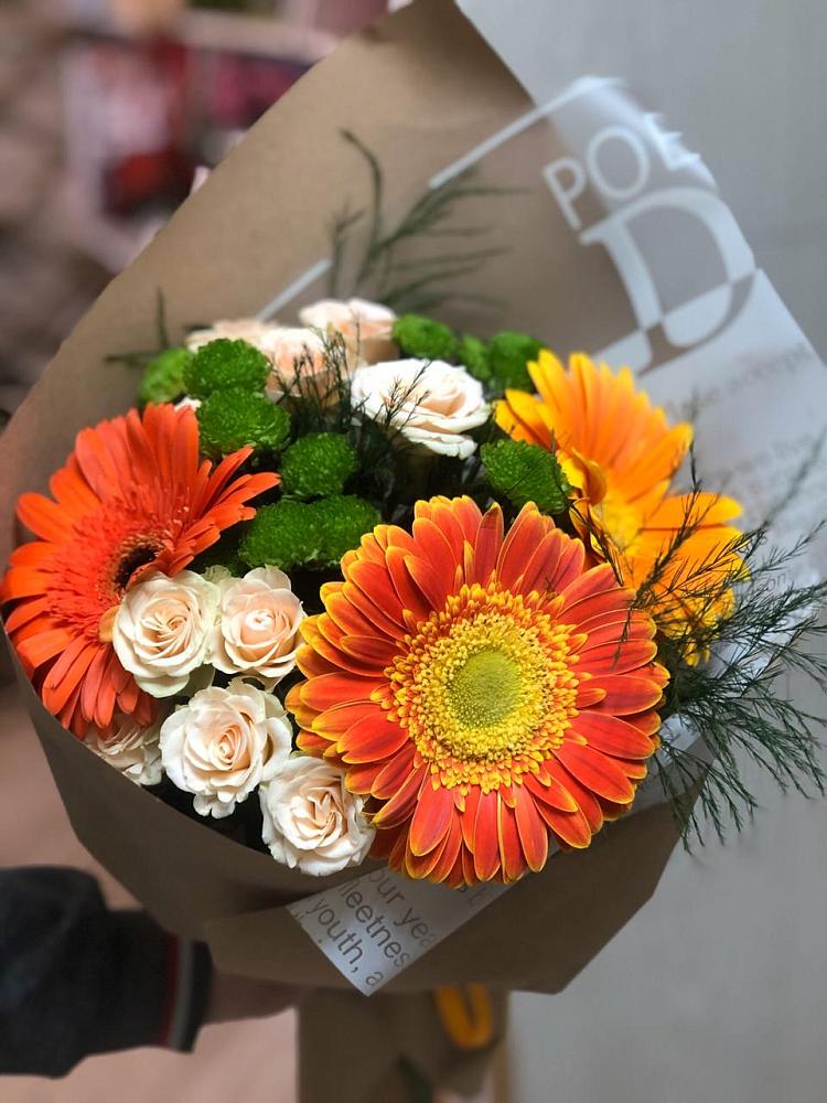 Букет цветов из: Герберы, Хризантемы и Розы в Гурзуфе Республика Крым