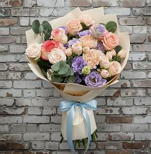 Букет цветов из:  Розы, Лизиантусы и Гвоздики в Гурзуфе Республика Крым