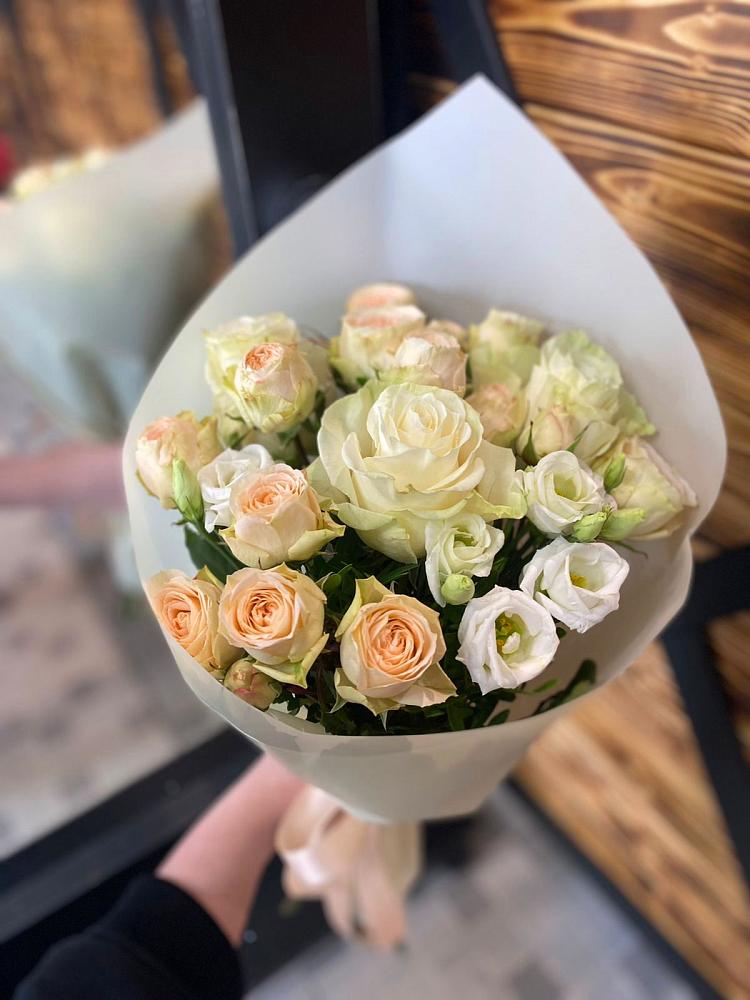 Букет цветов из: Розы и Лизиантусы в Гурзуфе Республика Крым